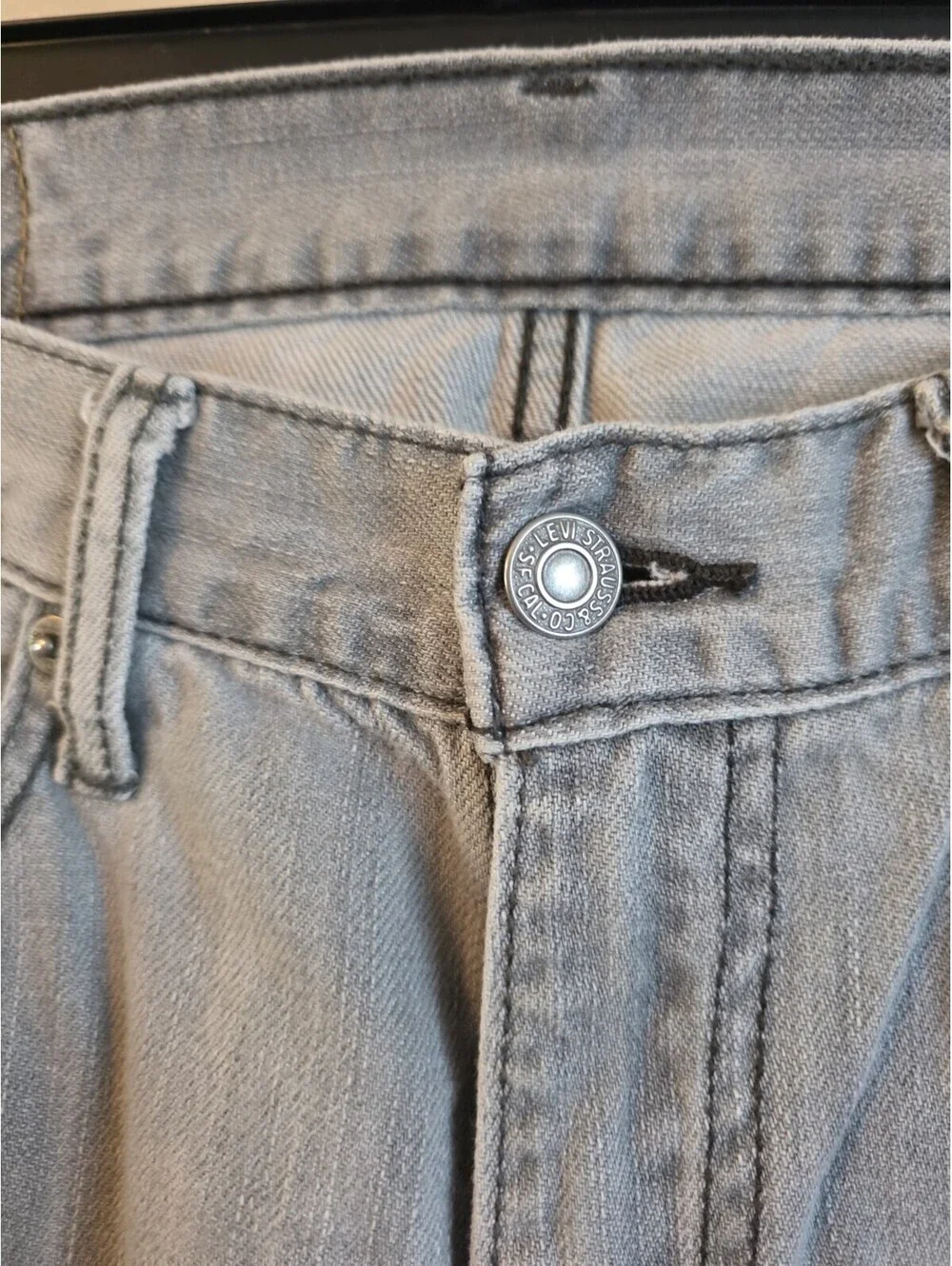 Levi's Men’s Slim Straight Jeans Light Wash Gray Denim Low Rise Button Zip